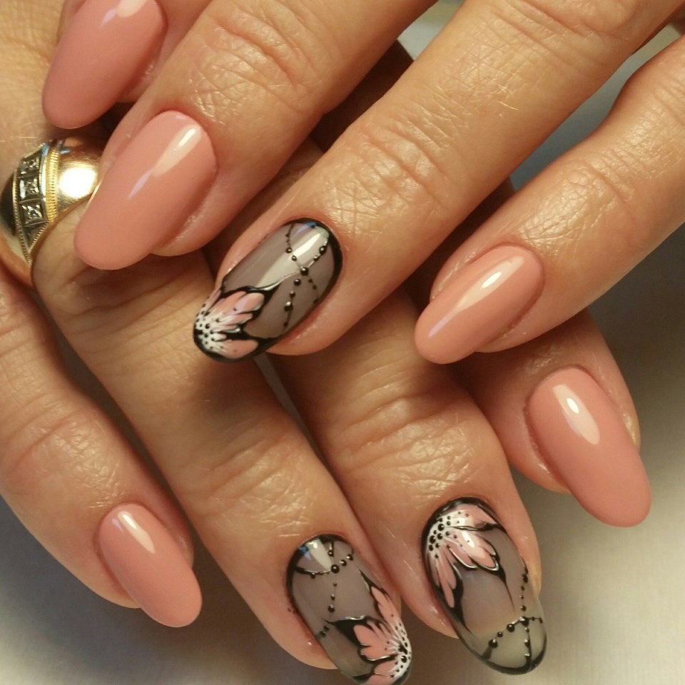 Дизайнер ногтей