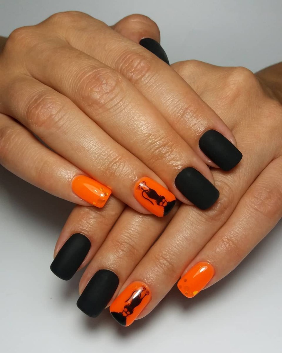 Коричневые длинные ногти