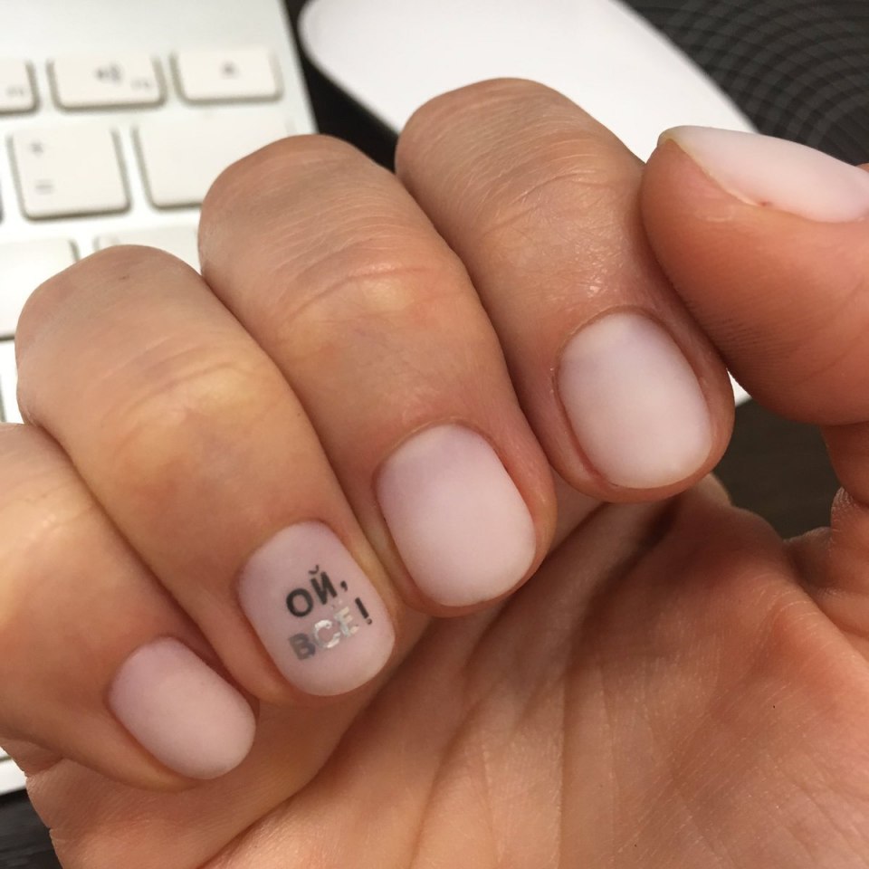 Ногти с надписями