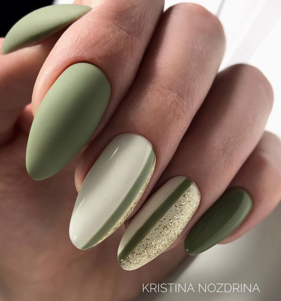 Маникюр фисташковый матовый миндаль