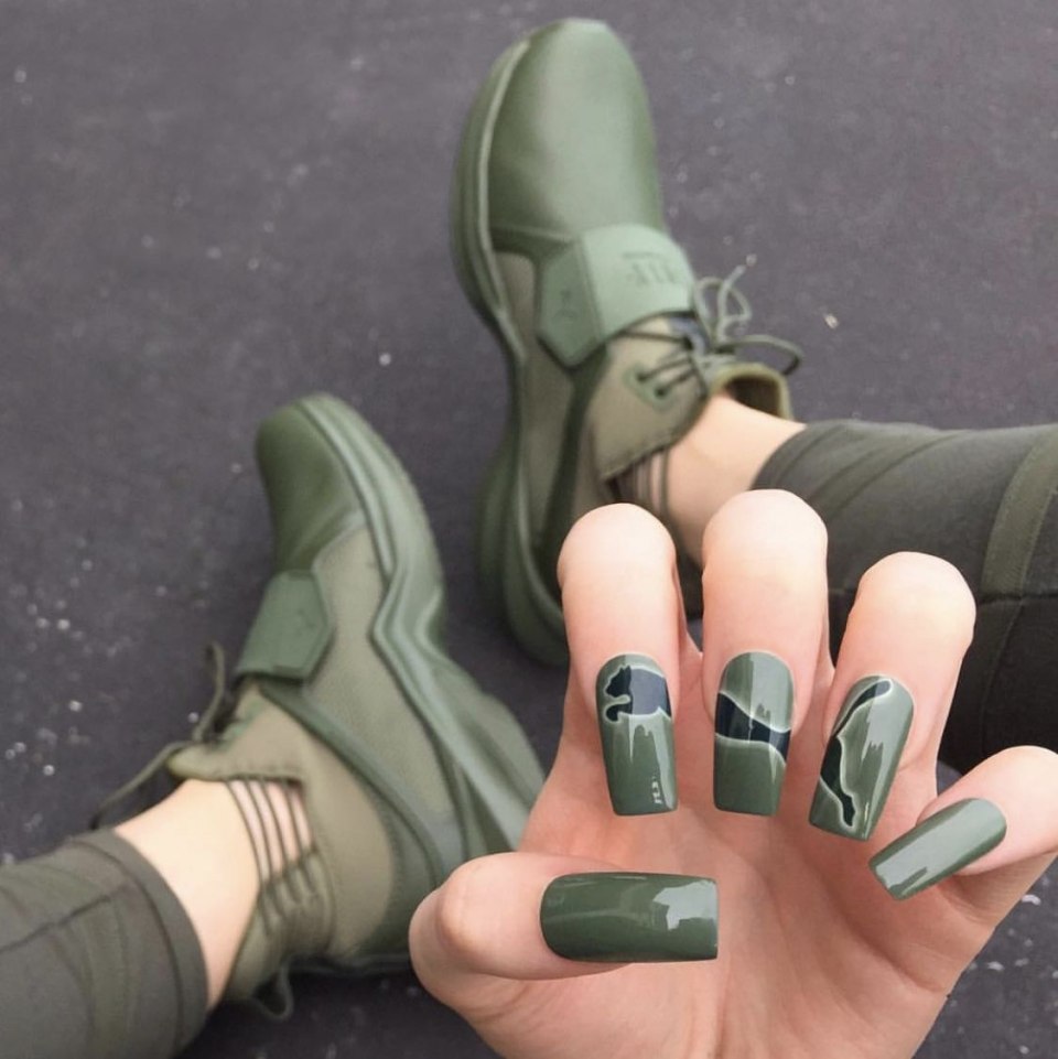 Ногти защитного цвета