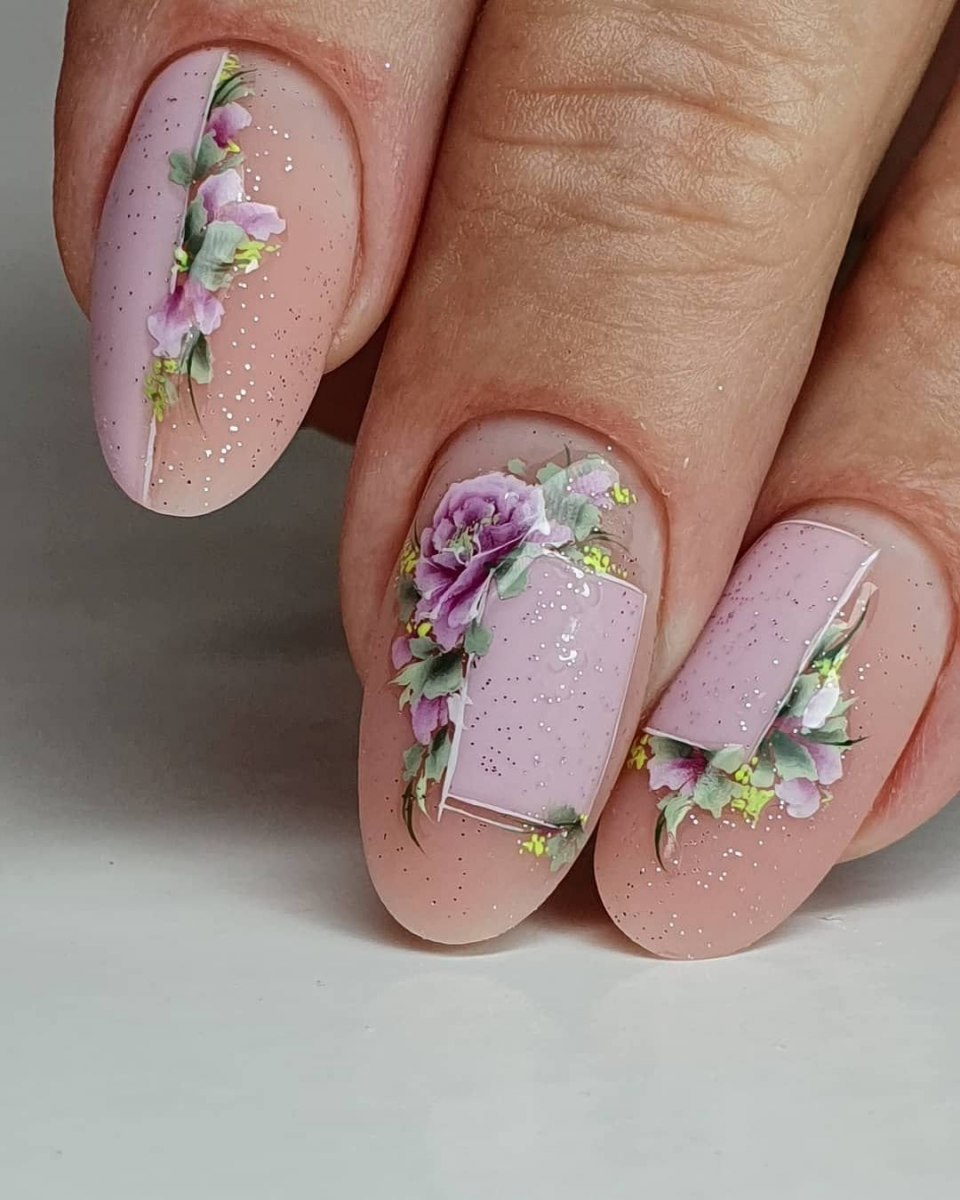 Розовые ногти