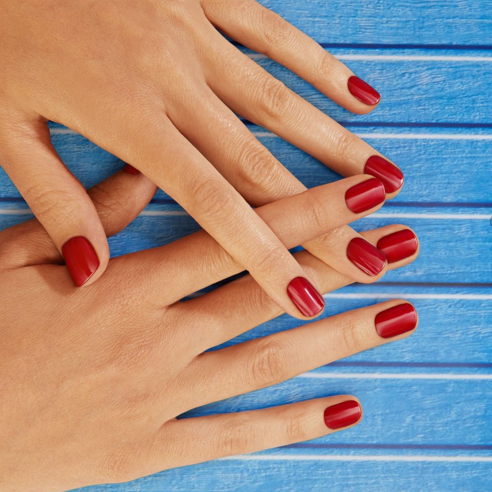 Красный маникюр разные пальцы