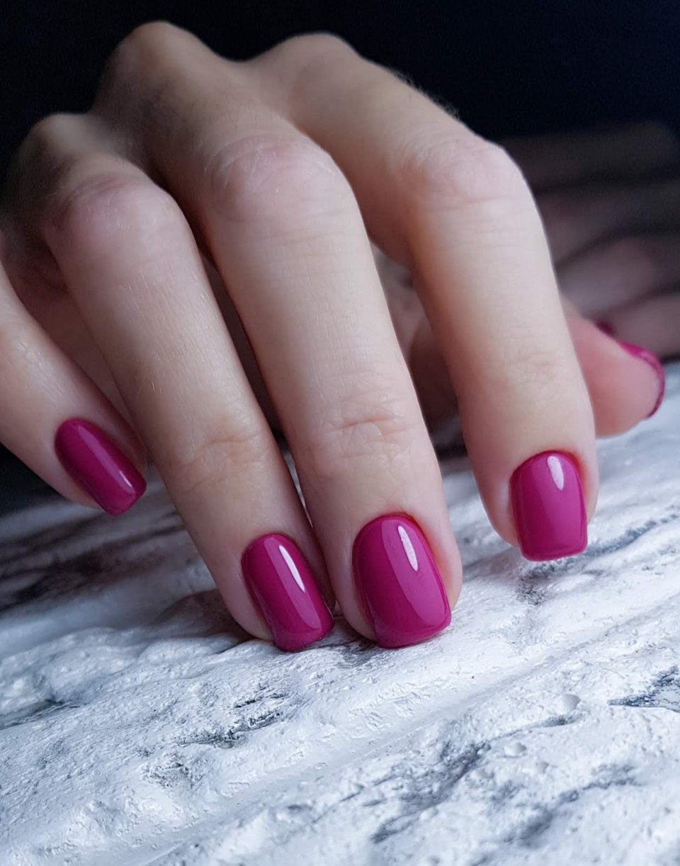 Однотонный маникюр