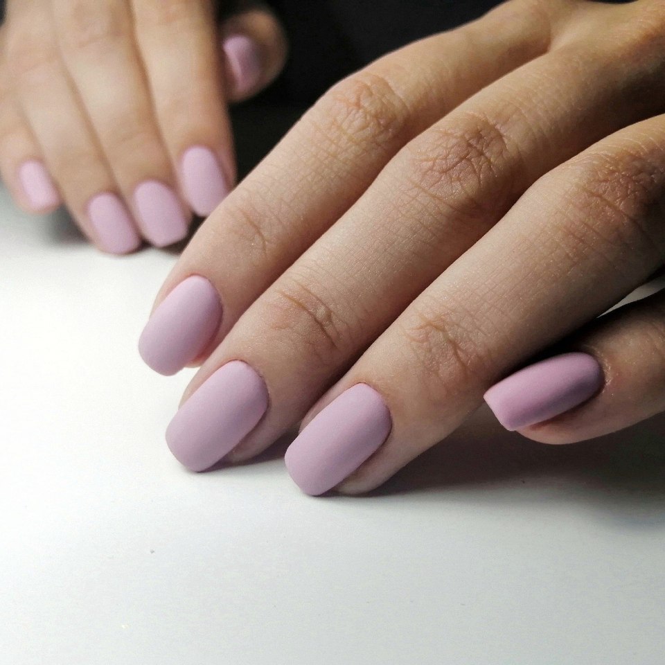 Однотонный маникюр