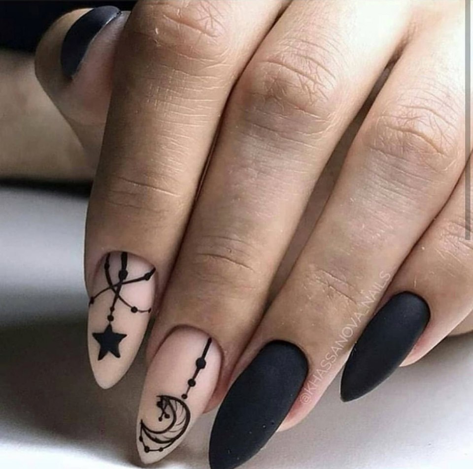 Ажурные черные ногти
