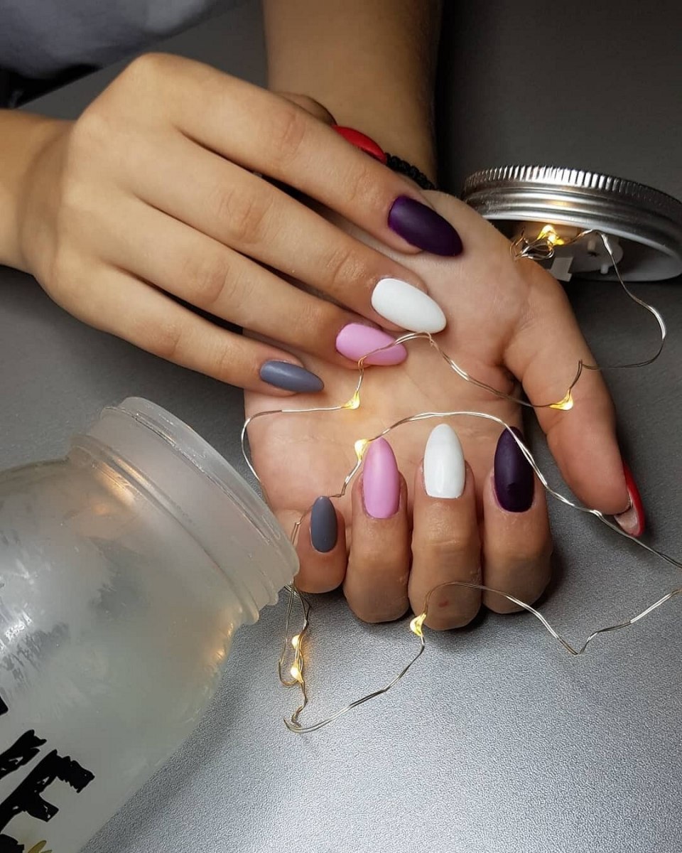 Маникюр разные ногти миндаль