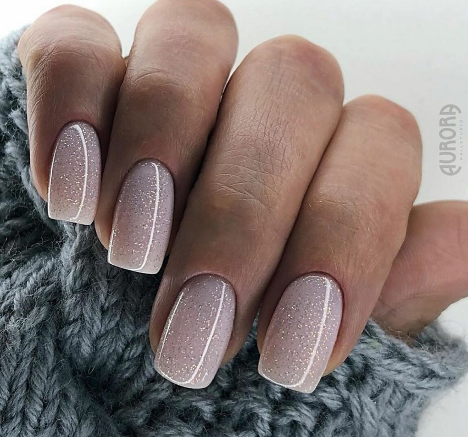 Молочный маникюр с шиммером 2020