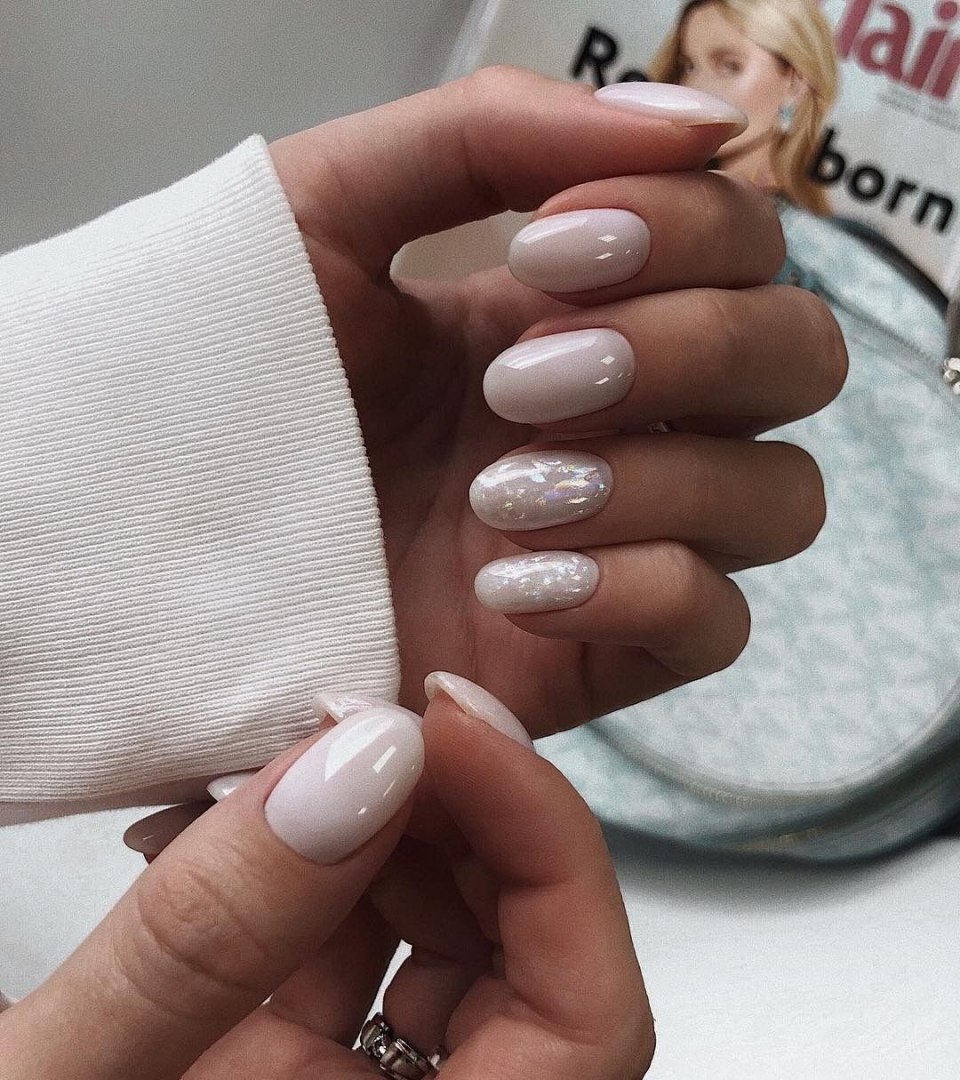Маникюр молочного цвета