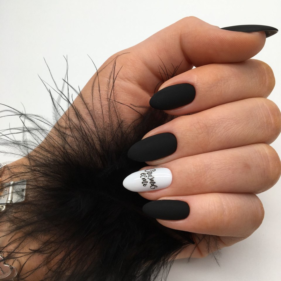 Нарощенные ногти черные