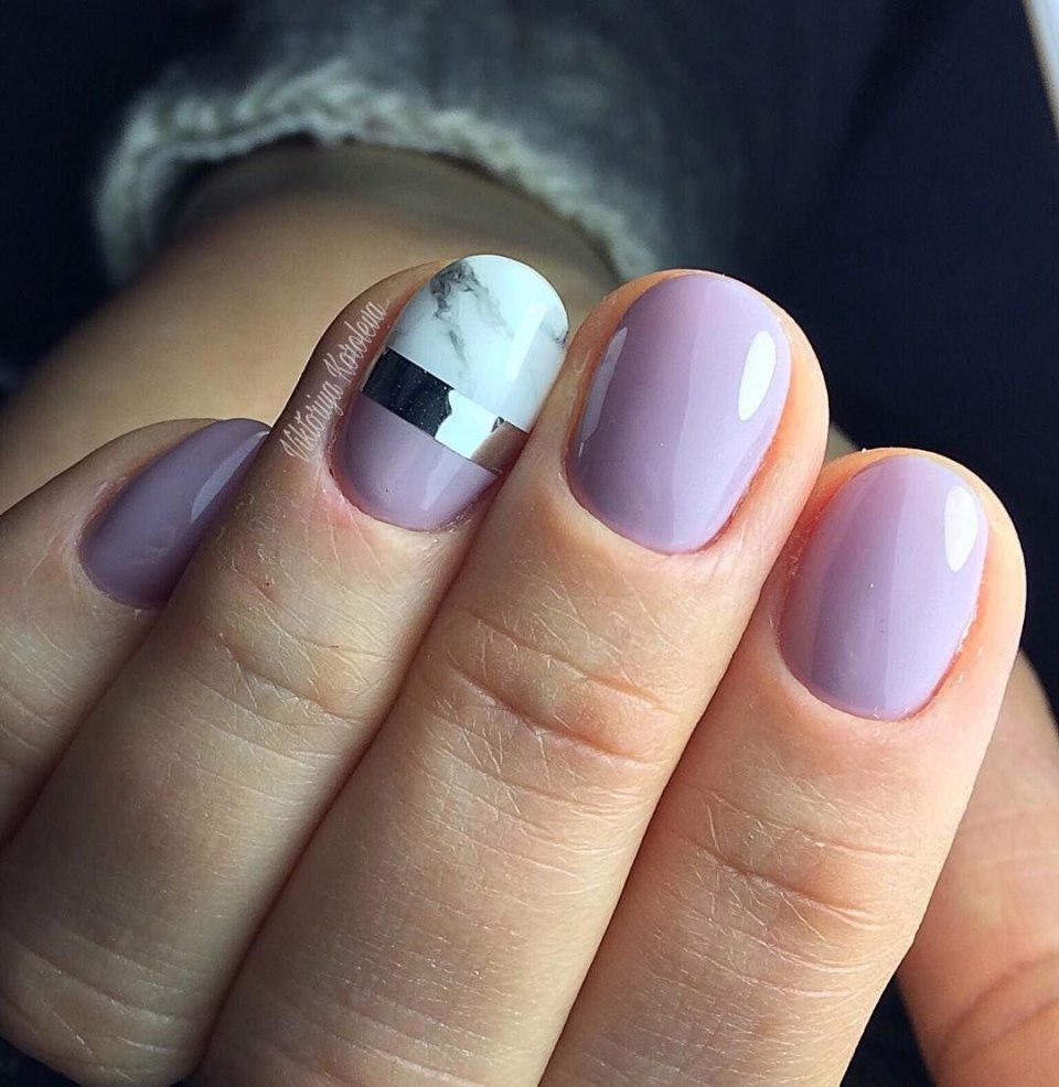 Маникюр на короткие ногти с полосками