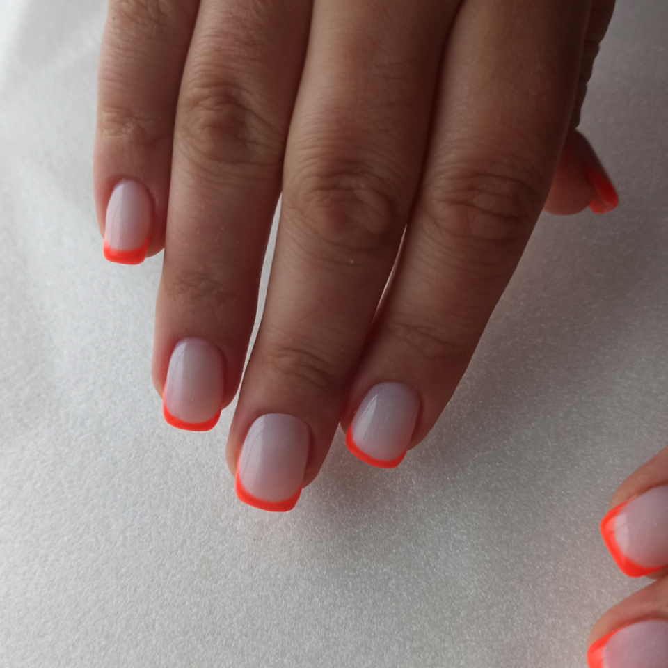 Коралловый френч миндаль