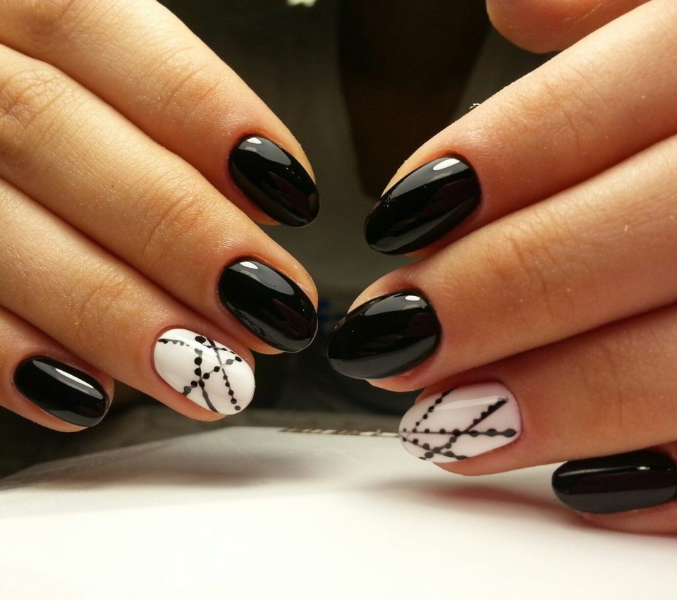 Черный маникюр