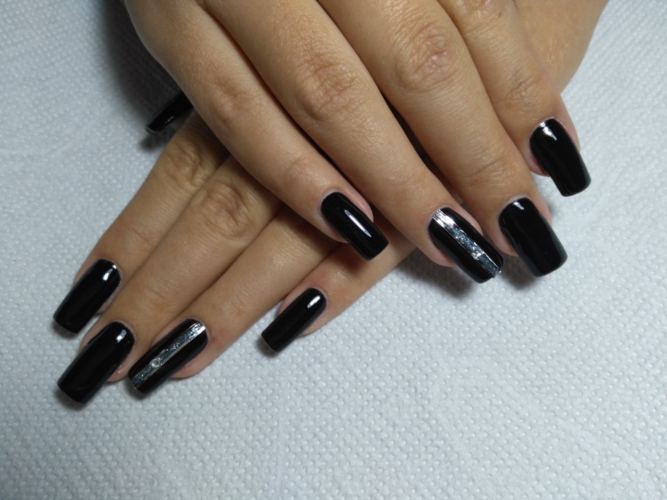 Ногти чёрные с серебром