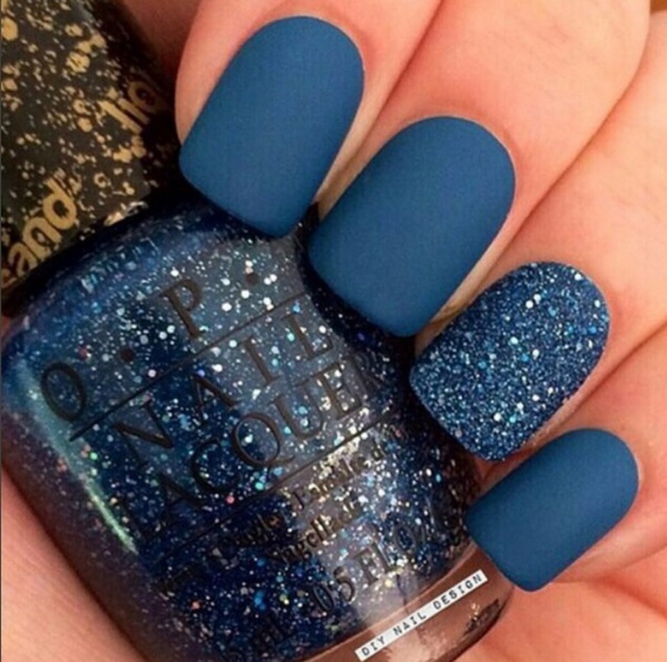 Матовые ногти с блестками