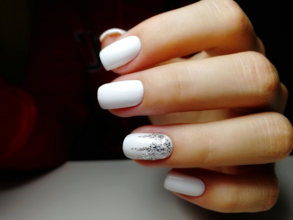 Молочный маникюр