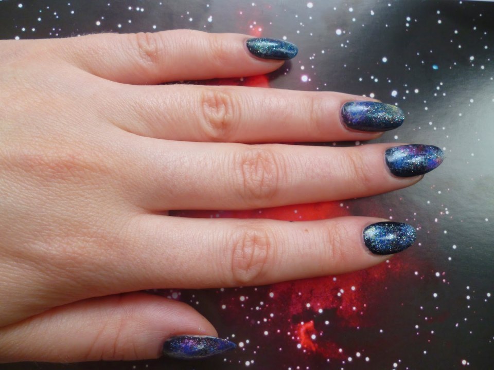 Космический маникюр с поталью
