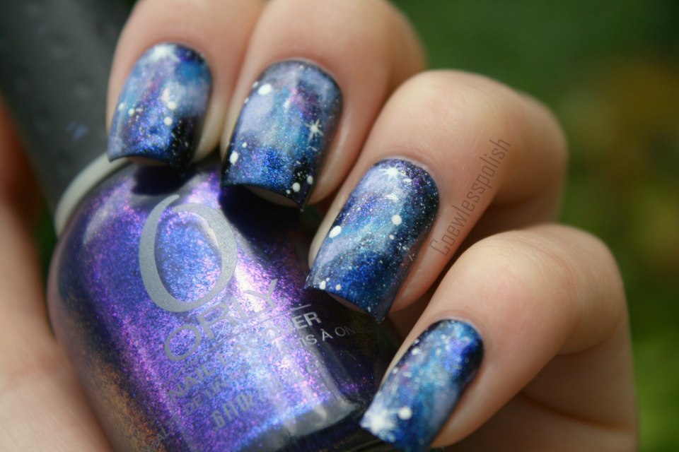 Радужные ногти с единорогом