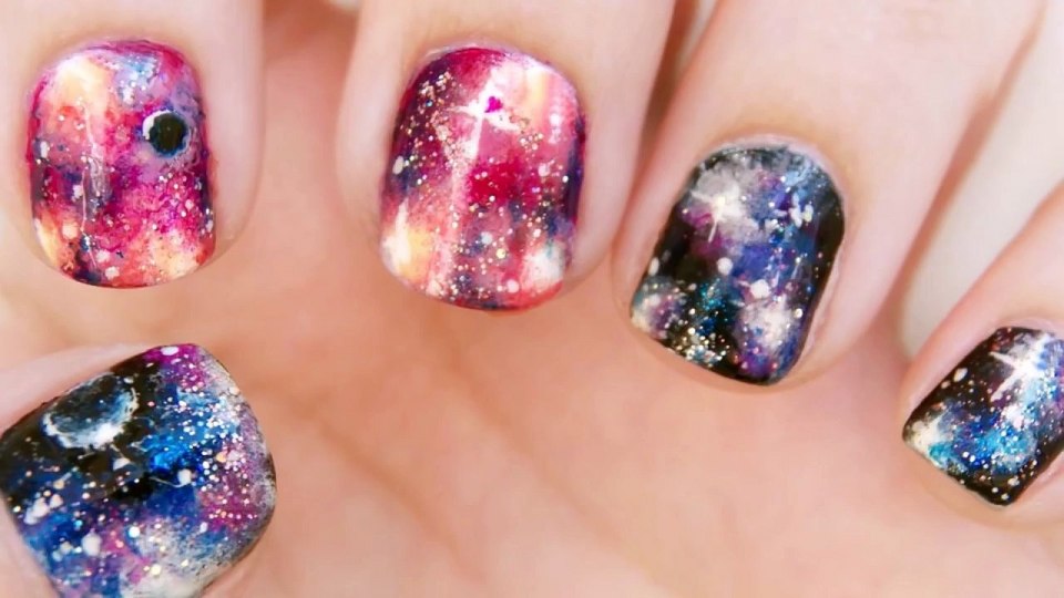 Нежно голубой маникюр