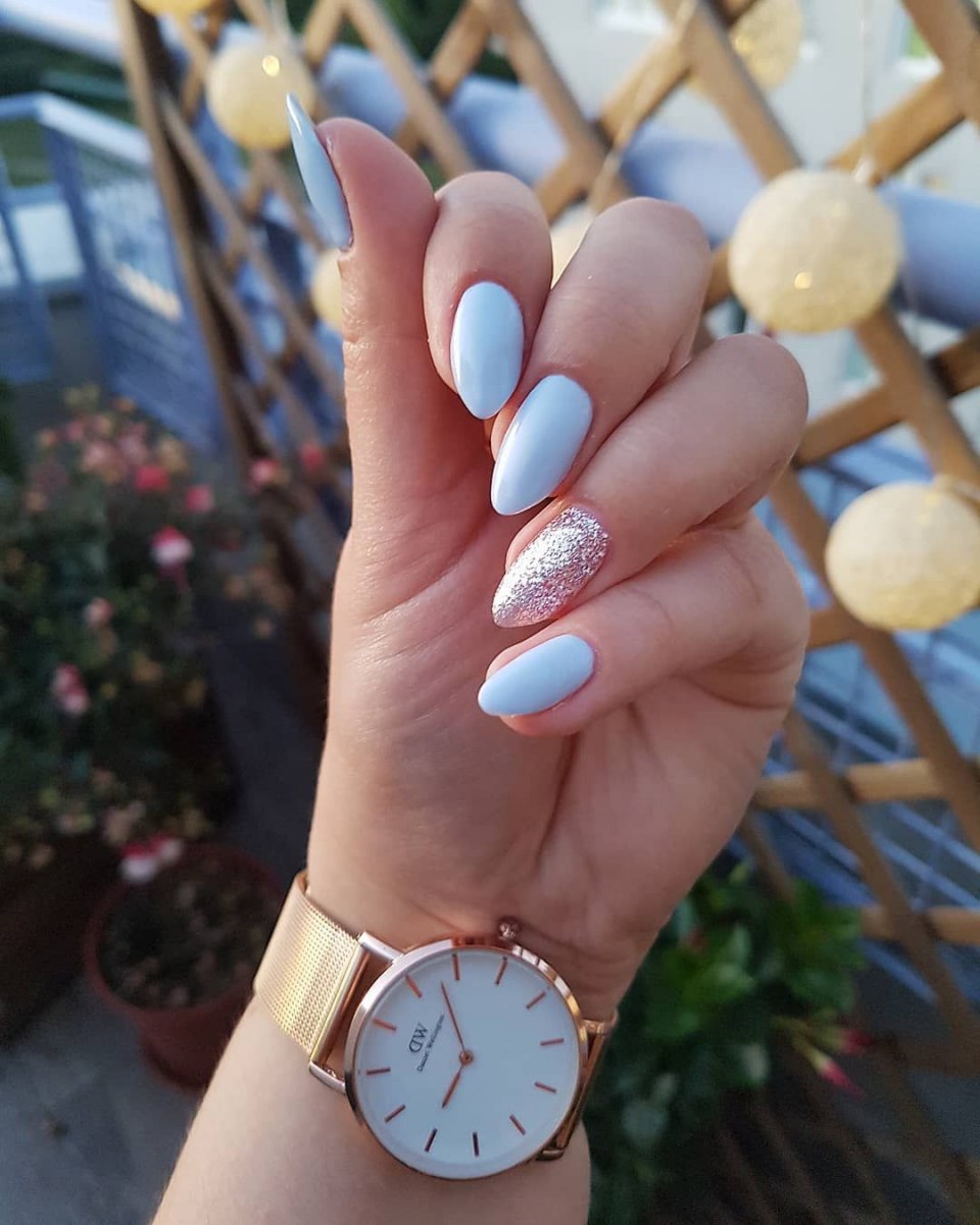 Маникюр мраморный розовый кварц