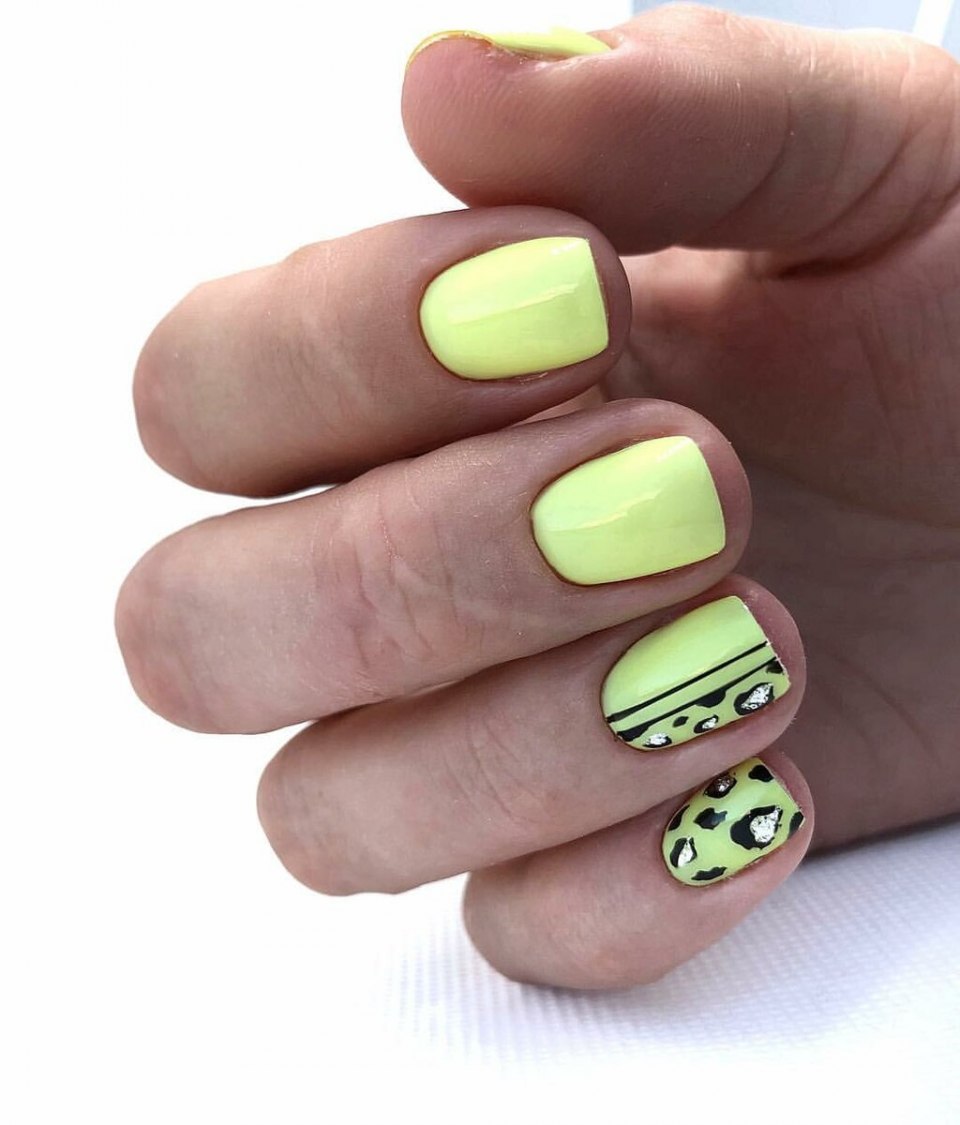 Салатовый маникюр на короткие квадратные