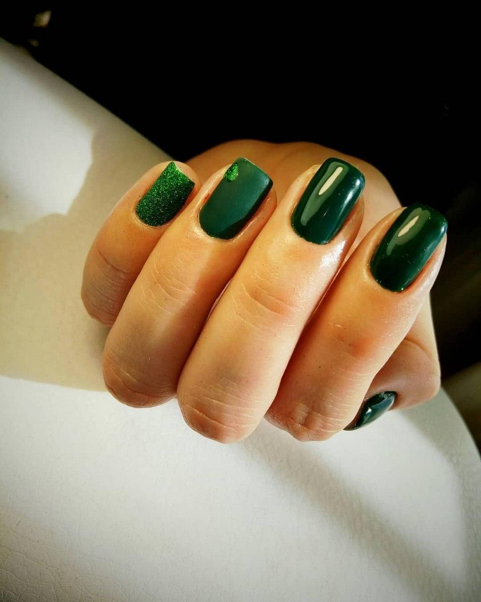 Салатовый маникюр на короткие ногти