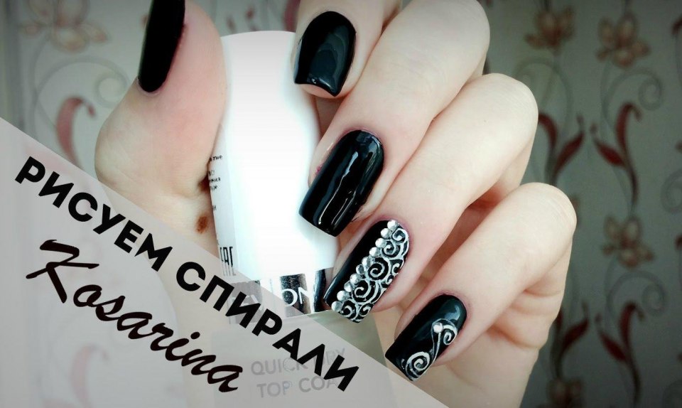 Черно белый маникюр с печатью