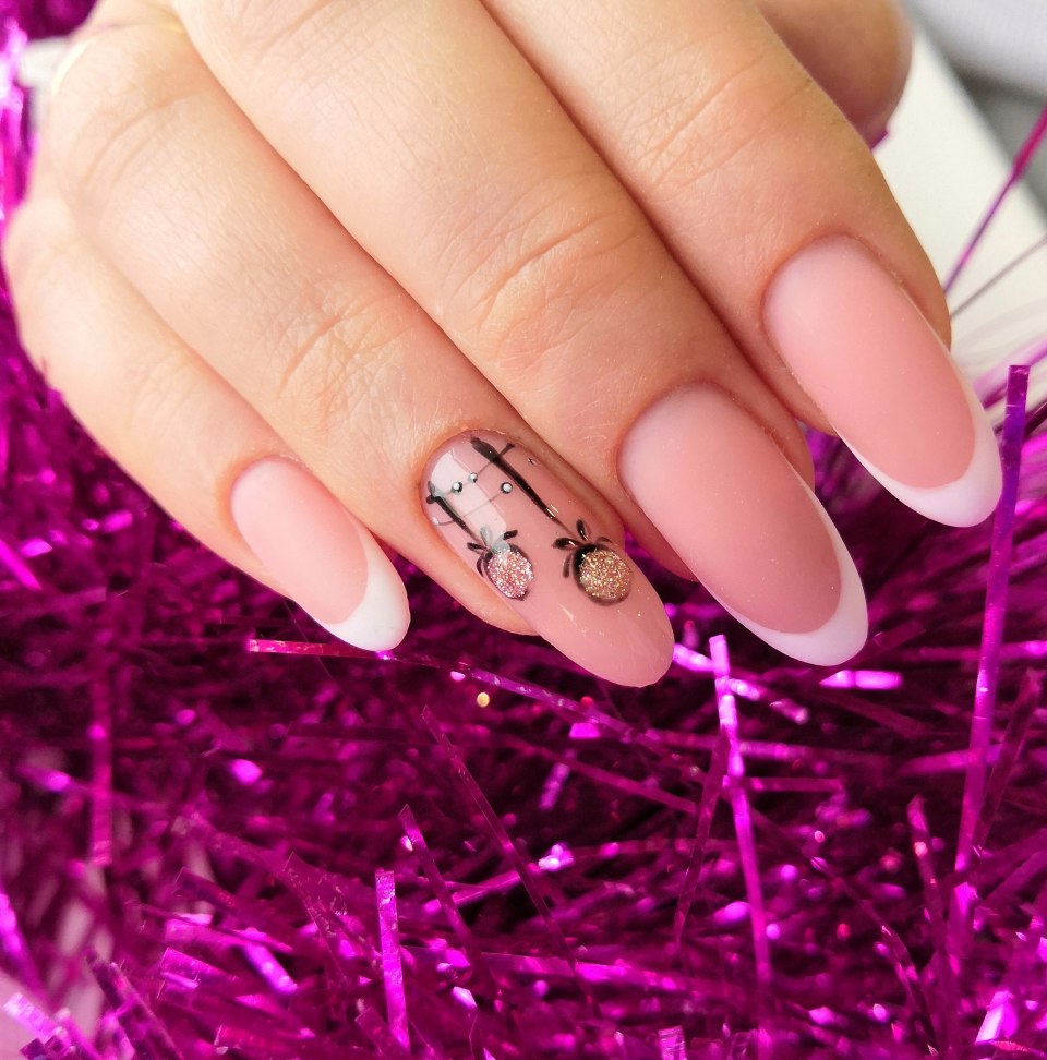 Маникюр с надписями