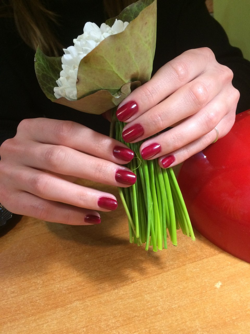 Маникюр с голубой базой