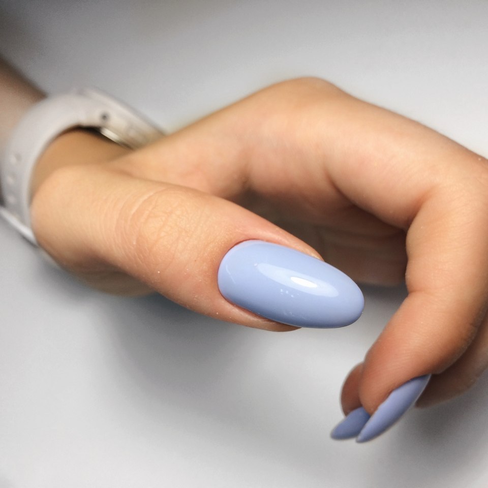 Французский маникюр с дизайном