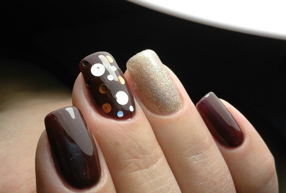 Матовый серебристый маникюр