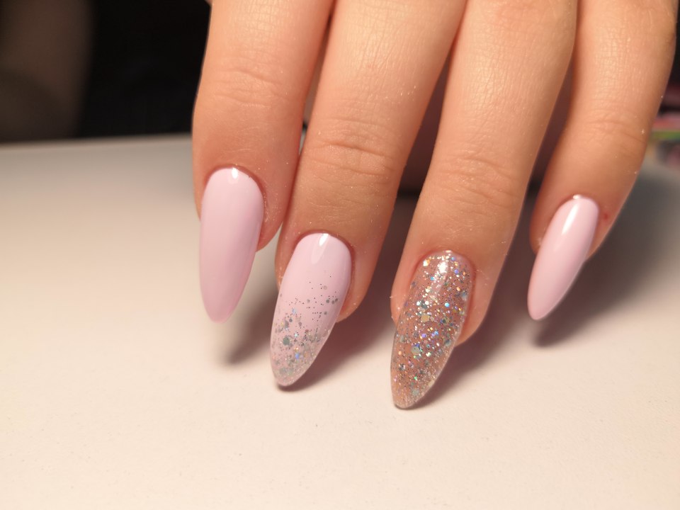 Голубые ногти