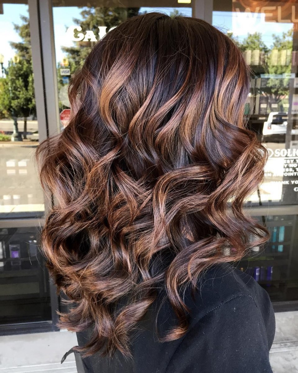 Мелирование на тёмные волосы короткие