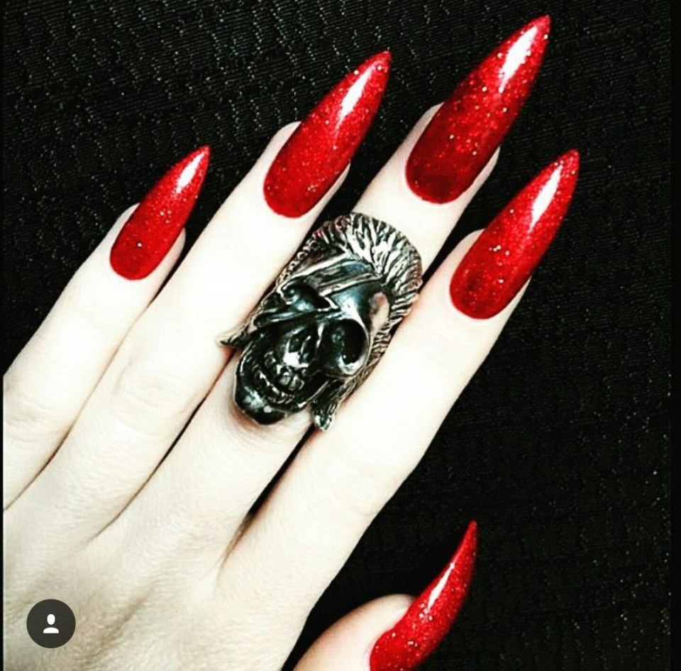 Серебряная кошка маникюр