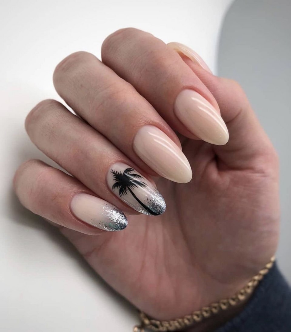 Нюдовый френч миндаль