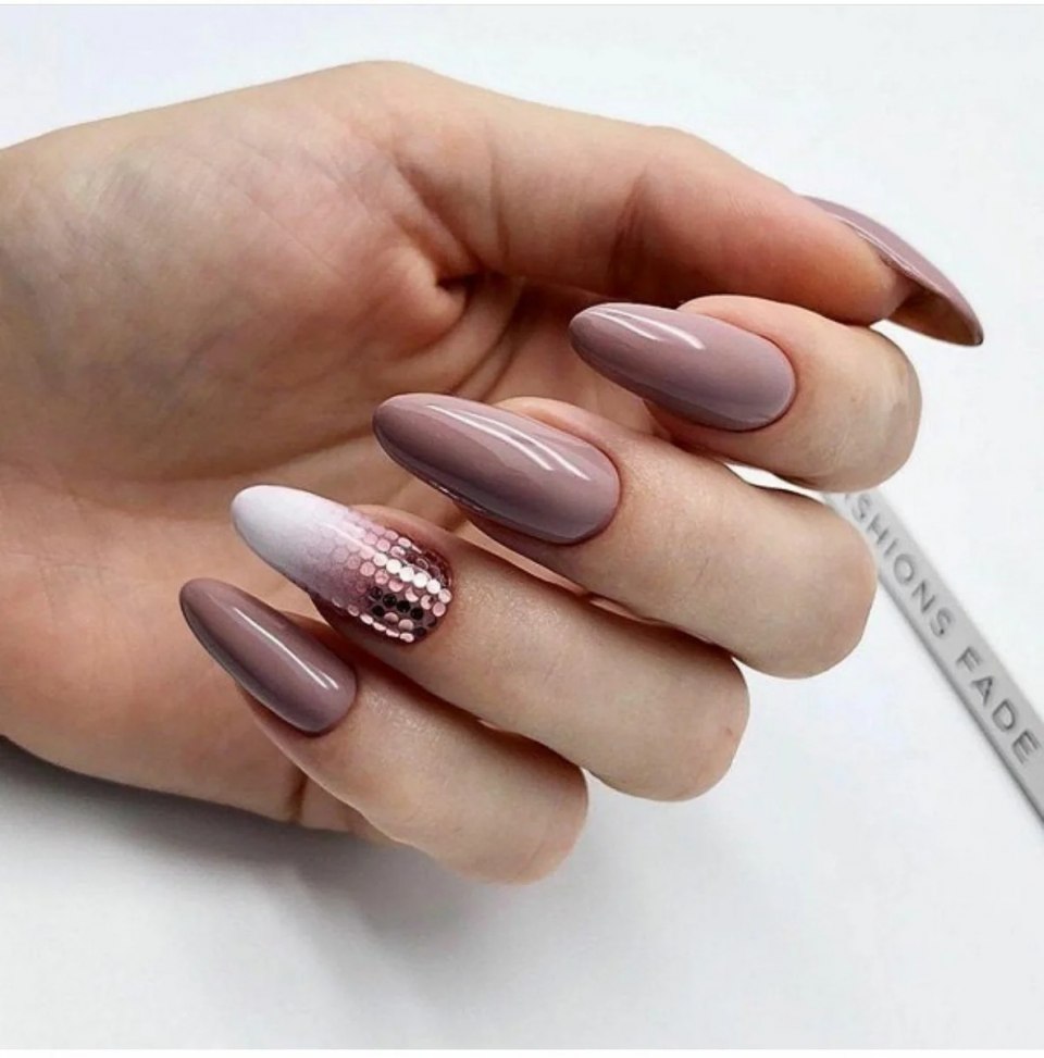 Нюдовый френч миндаль