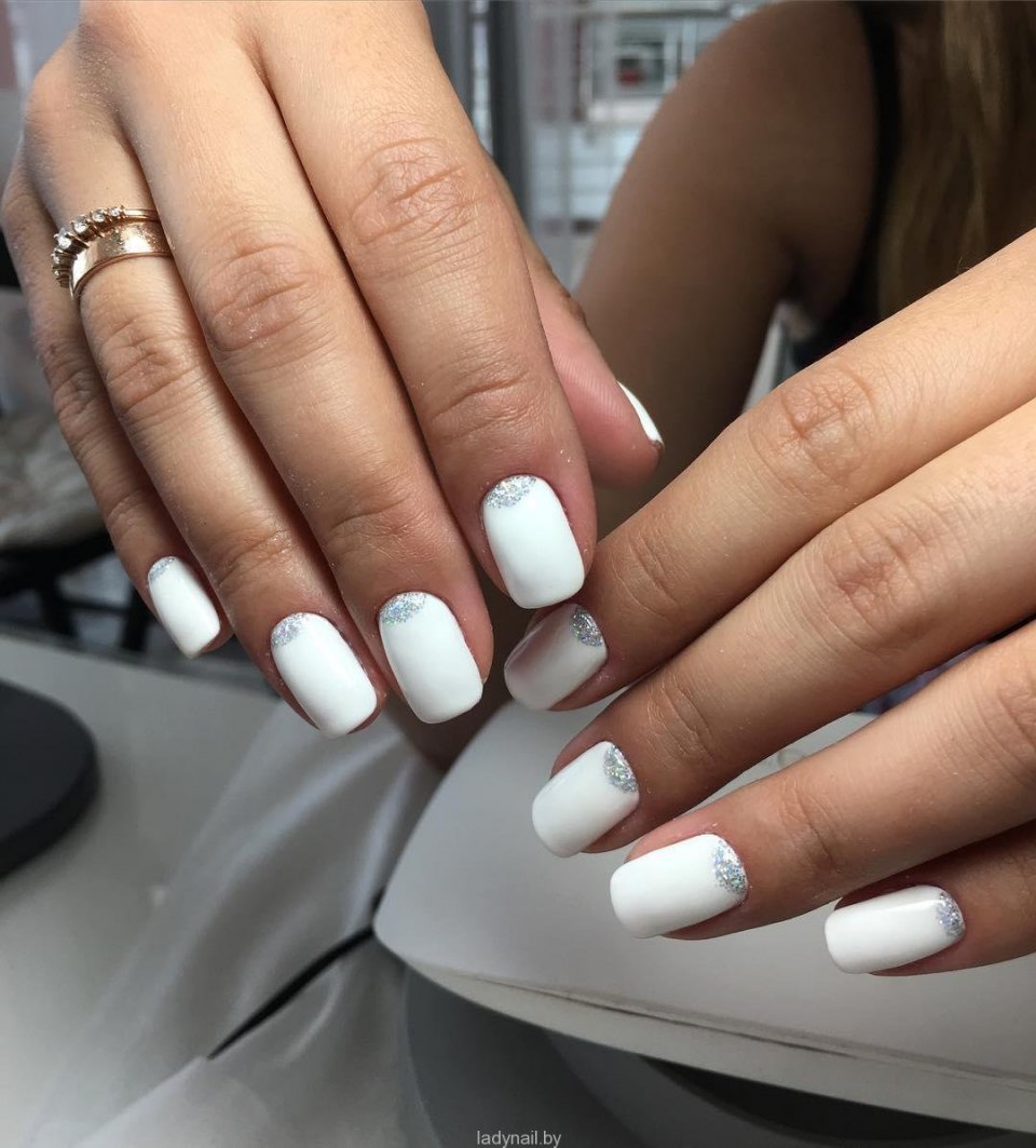 Белый маникюр