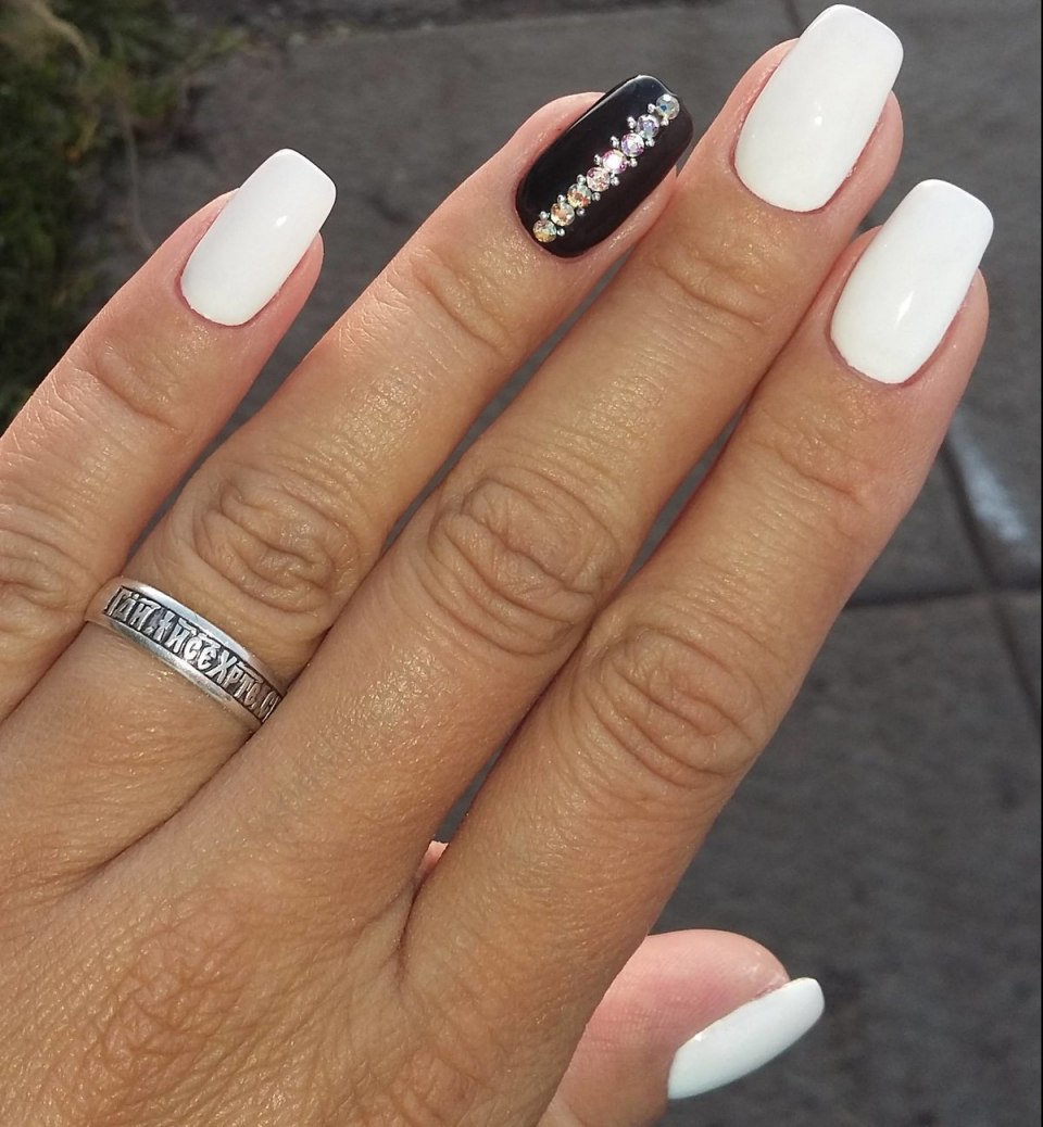 Белый маникюр