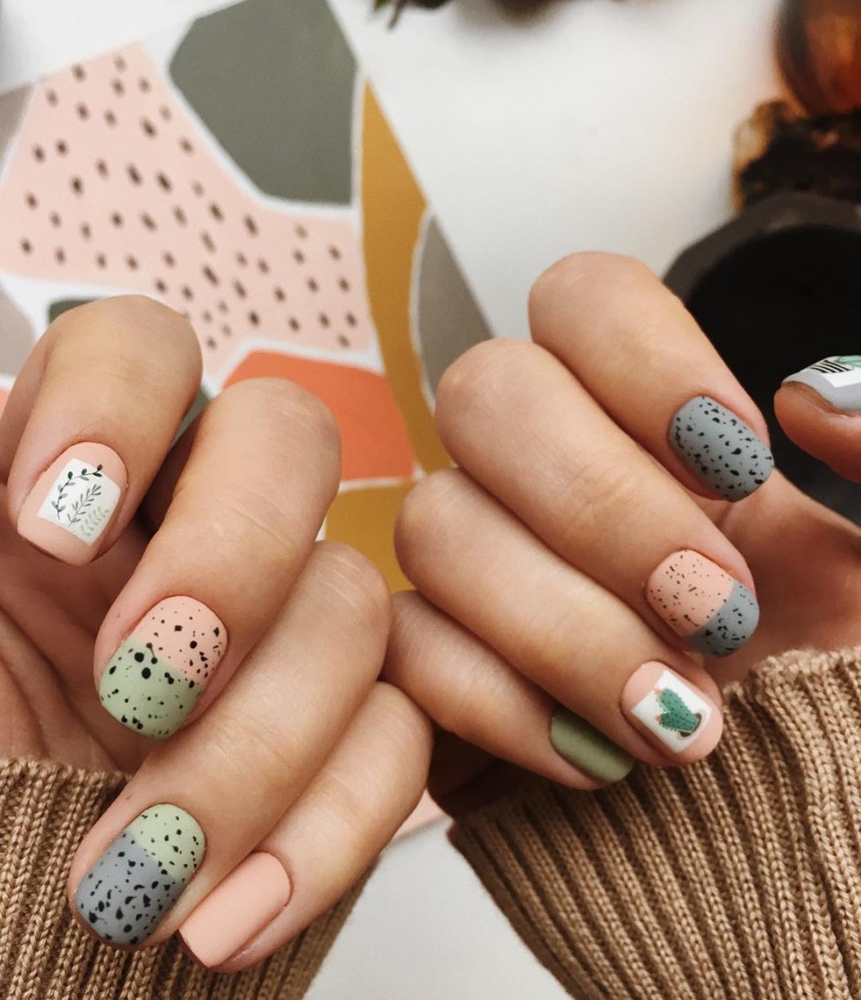 Маникюр с кактусом на короткие ногти