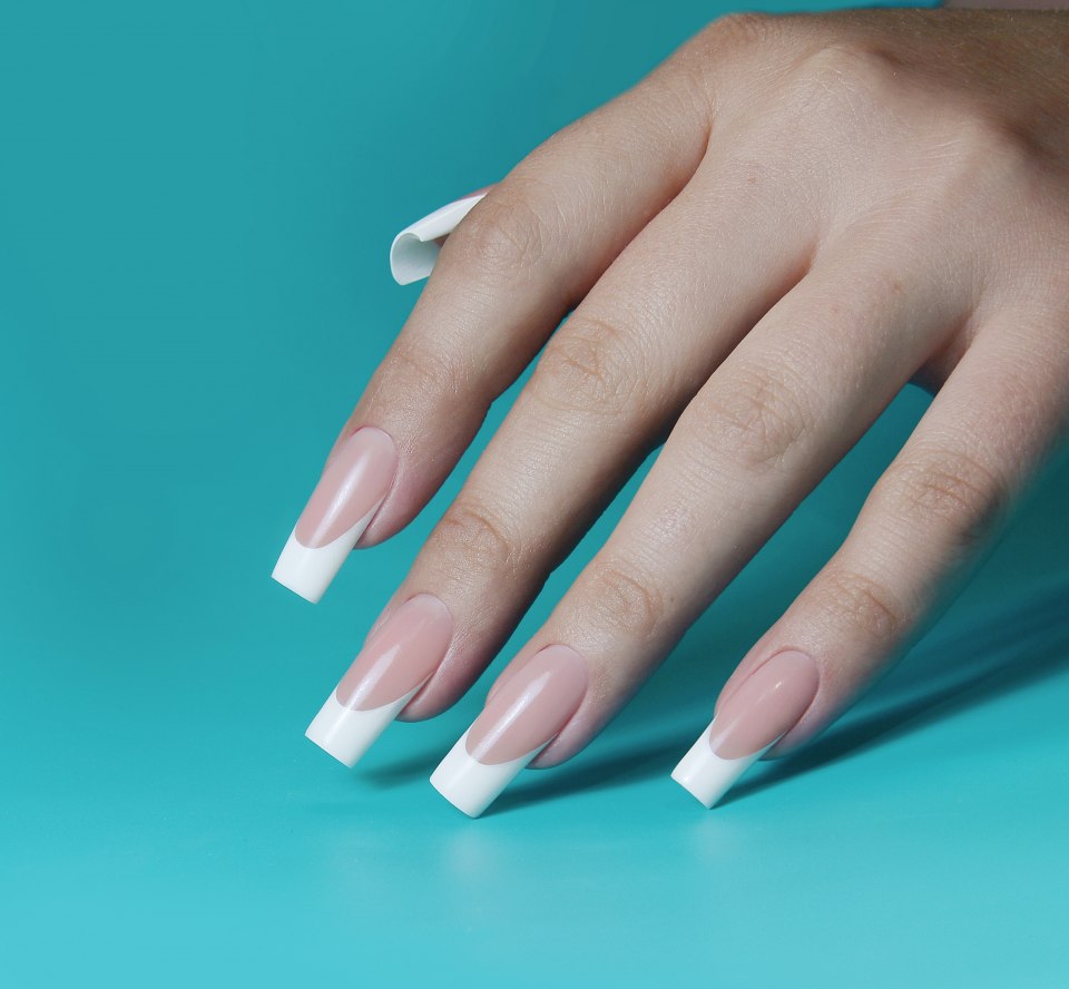 Французский маникюр с полосками