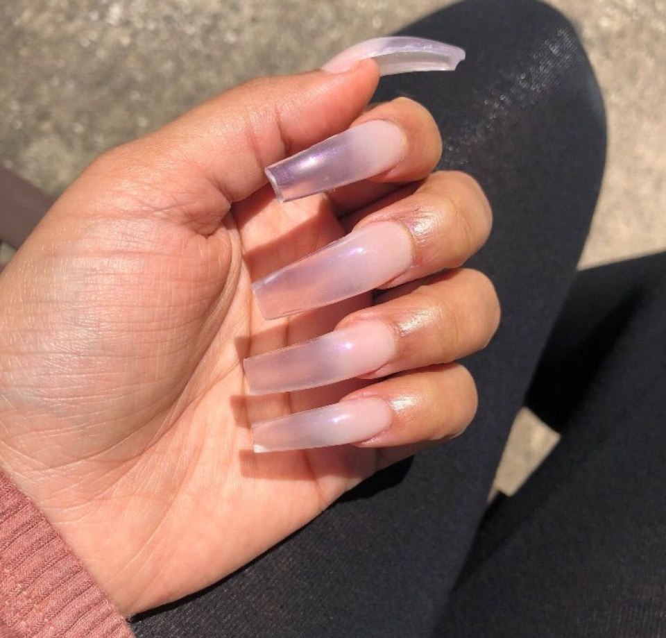 Белые длинные квадратные ногти