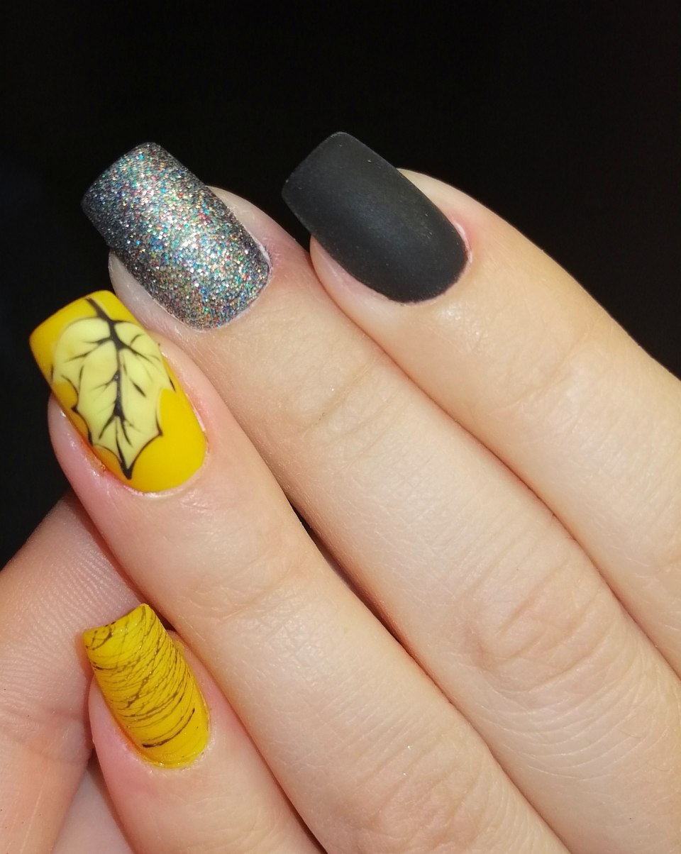 Осенние матовые ногти