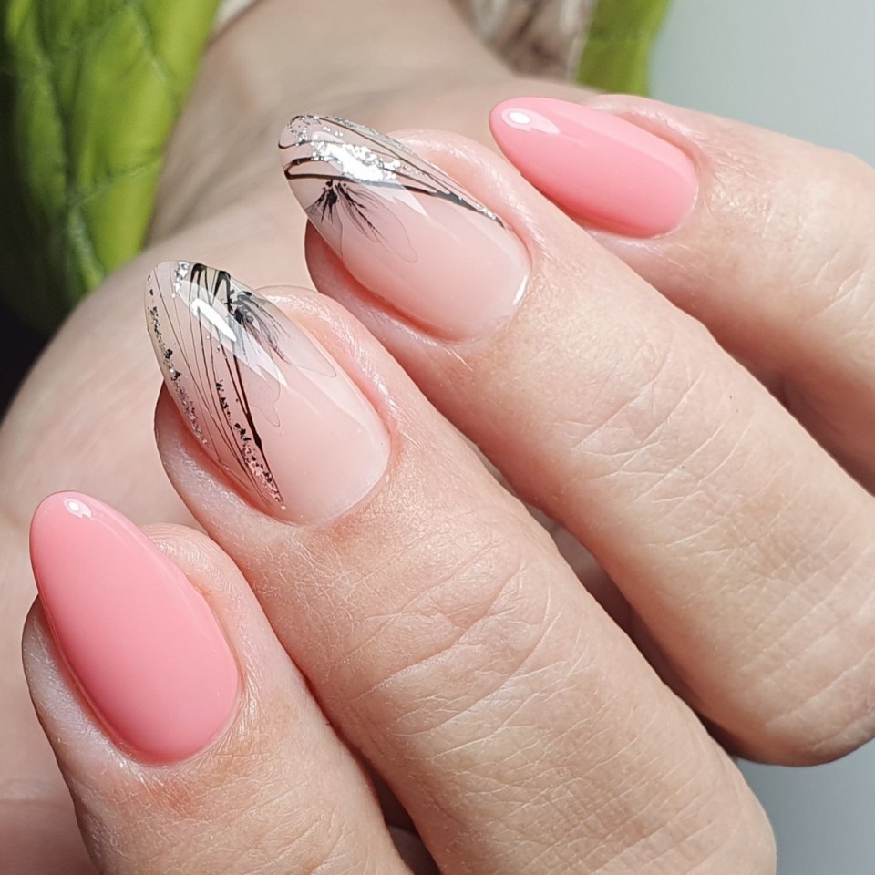 Маникюр с паутинкой