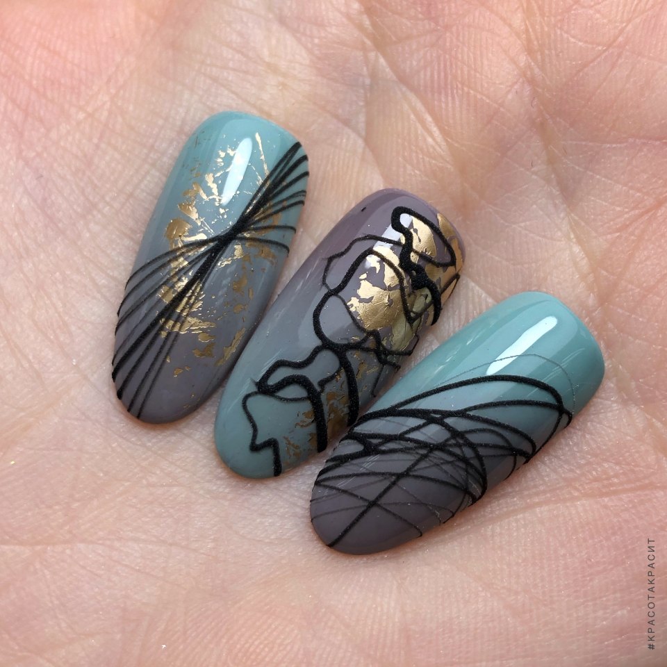 Пастельный маникюр с паутинкой