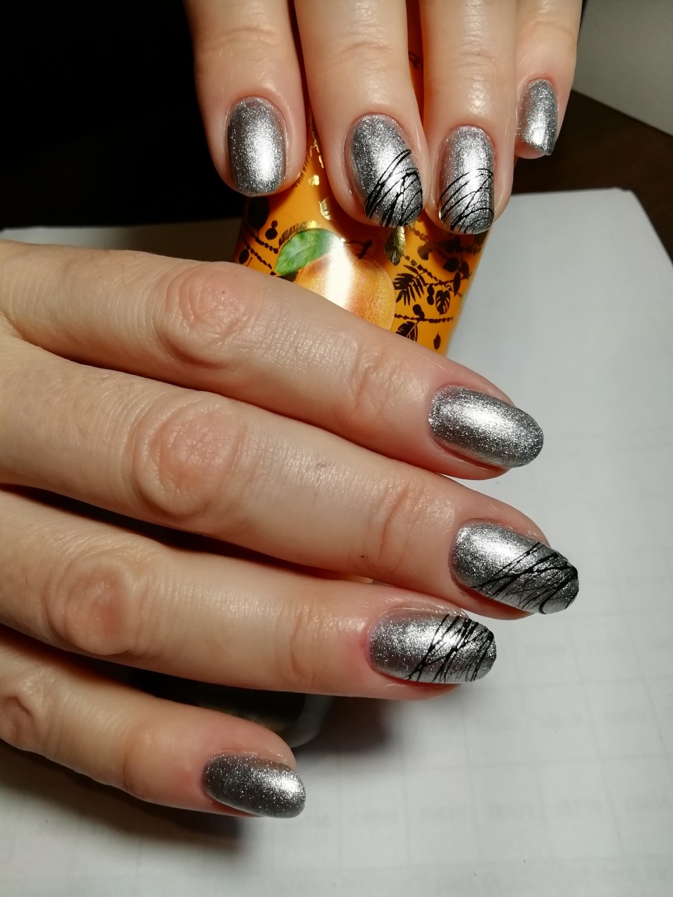 Маникюр кошачий глаз серебристый