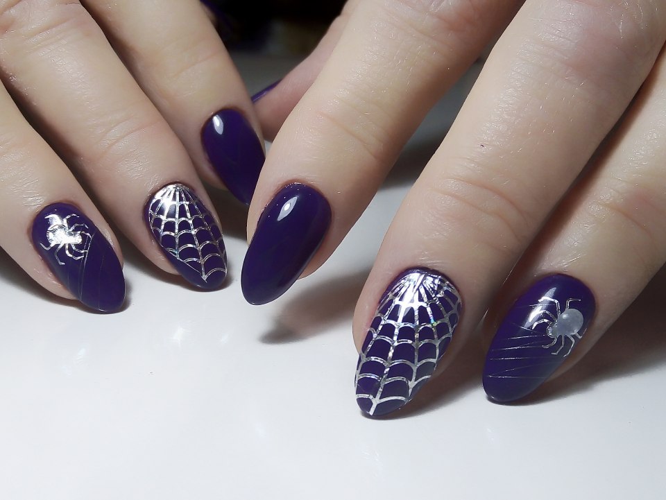 Маникюр с паутиной