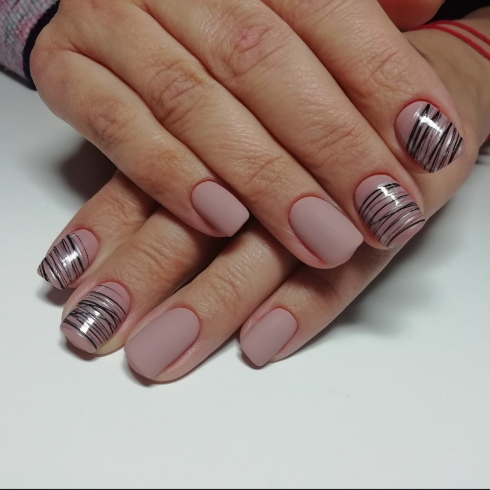 Маникюр с паутинкой на короткие ногти