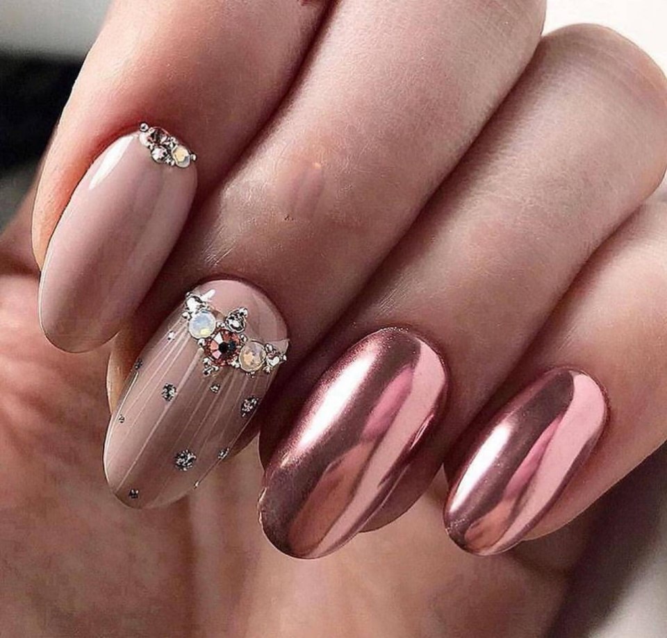 Маникюр с втиркой и дизайном