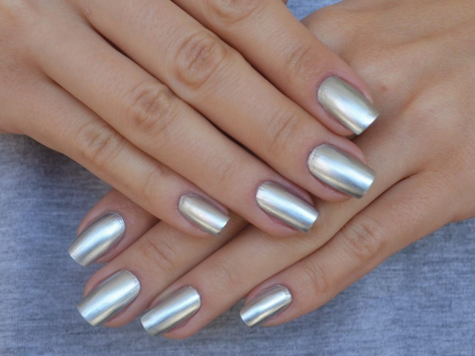 Зеркальный маникюр