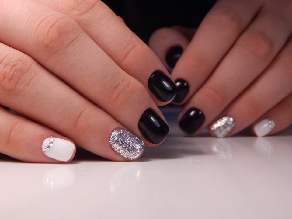 Яркие длинные ногти